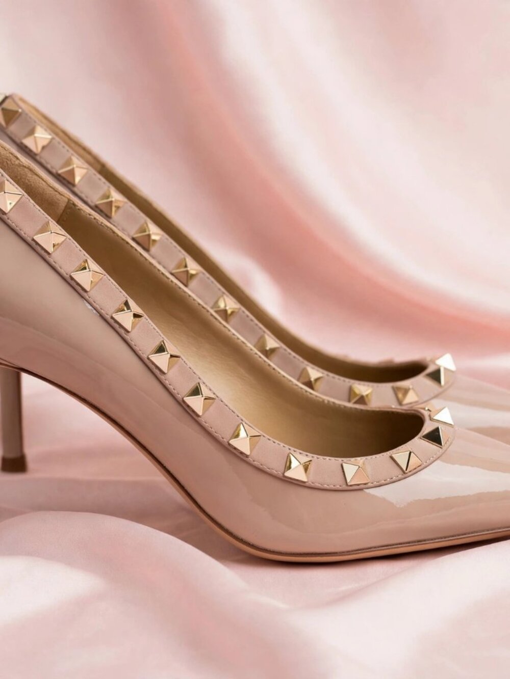 Nude Patent Studded Pointed-Toe Pumps EU 37